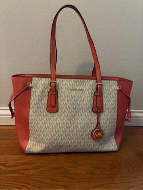 Michael Kors Jet Set Voyager Signature Tote